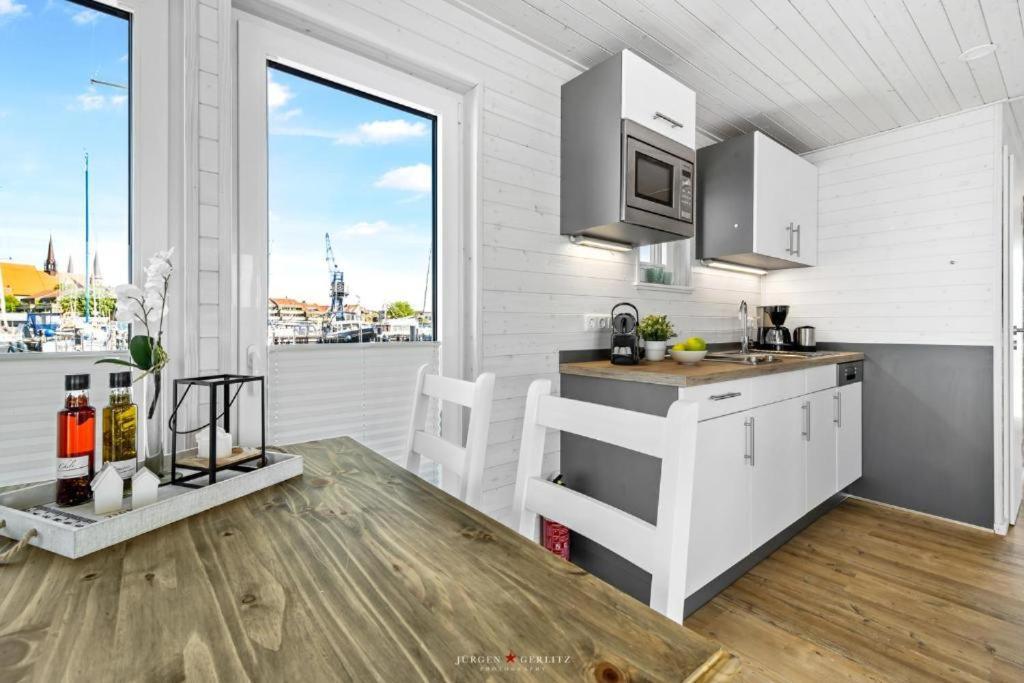Hausboot Gluecksmomente Mit Dachterrasse In Schleswig Am Ostseefjord Schlei Exteriér fotografie