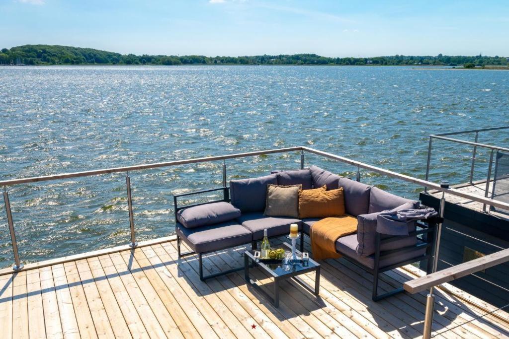 Hausboot Gluecksmomente Mit Dachterrasse In Schleswig Am Ostseefjord Schlei Exteriér fotografie
