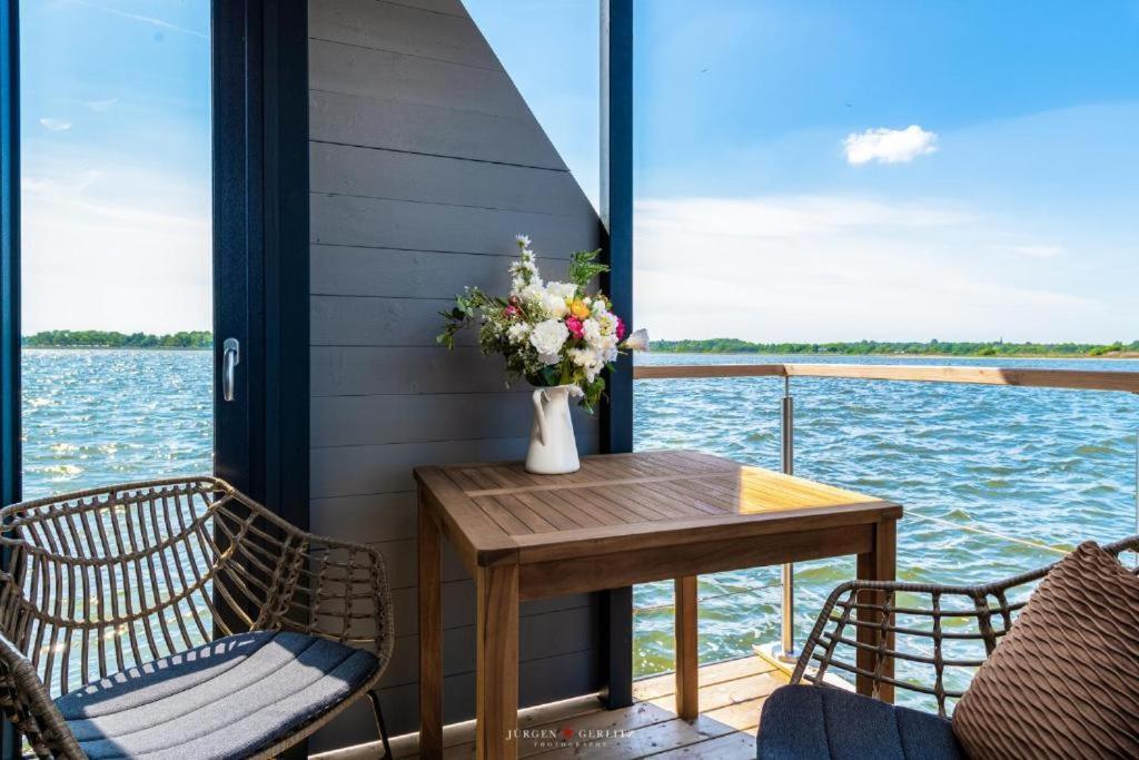 Hausboot Gluecksmomente Mit Dachterrasse In Schleswig Am Ostseefjord Schlei Exteriér fotografie