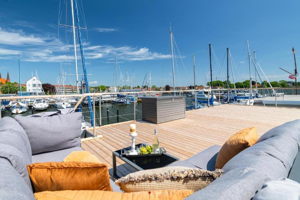Hausboot Gluecksmomente Mit Dachterrasse In Schleswig Am Ostseefjord Schlei Exteriér fotografie